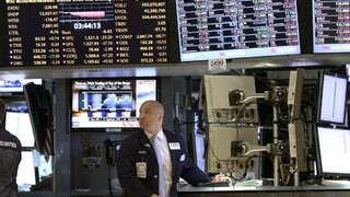 Wall Street sa prudko oslabila, inflačné tlaky v svetovej ekonomike nepoľavujú